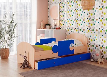 Кровать детская с ящиком и бортиками Мозайка, корпус Млечный дуб/фасад Синий (ламели) в Краснодаре