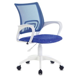 Офисное кресло Brabix Fly MG-396W (с подлокотниками, пластик белый, сетка, темно-синее с рисунком "Space") 532405 в Краснодаре